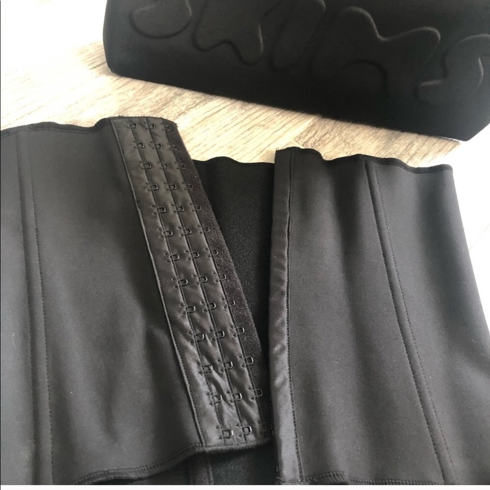 SKIMS WAIST Trainer Size Small Brand New!